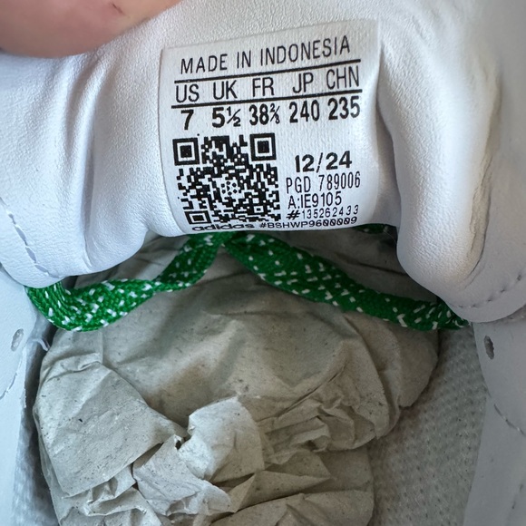 Women’s Adidas Sambae White and Green Sneakers - Picture 3 of 4